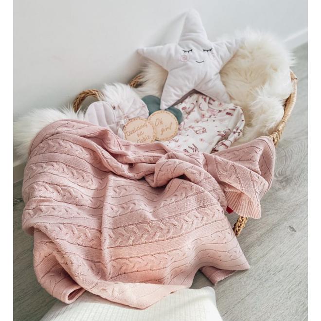 Pletená dětská deka v pudrové barvě