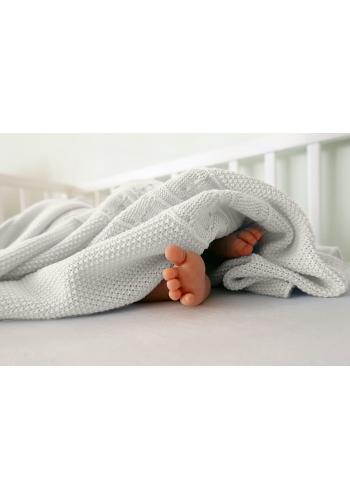 Mäkká pletená deka v krémovej farbe