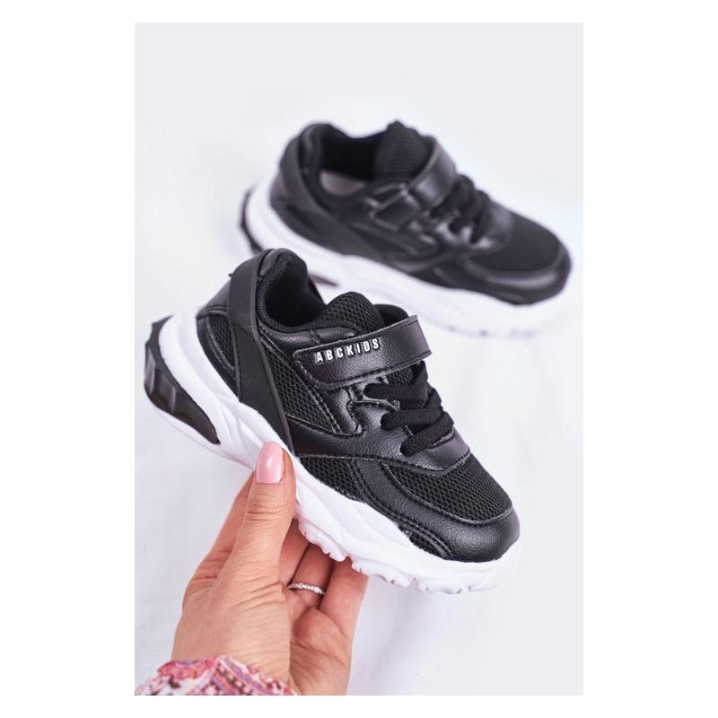 Levně Sportovní dětská obuv v černé barvě