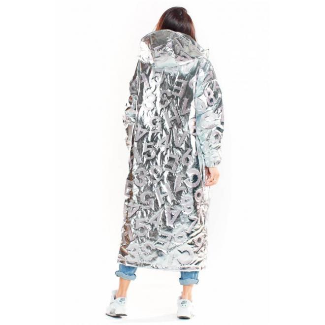 Dámský dlouhý plášť s oversize střihem ve stříbrné barvě