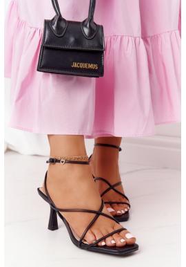 Stylové dámské sandály s páskem v černé barvě
