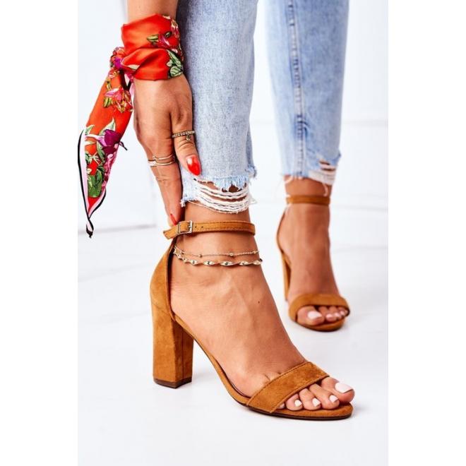 Stylové dámské sandály na podpatku v velbloudí barvě