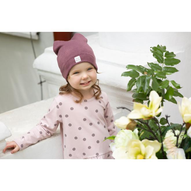 Stylová tmavě růžová čepice pro holčičku